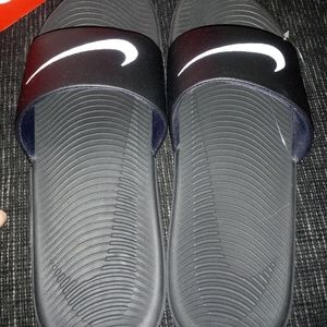 Nike kawa slide size 10